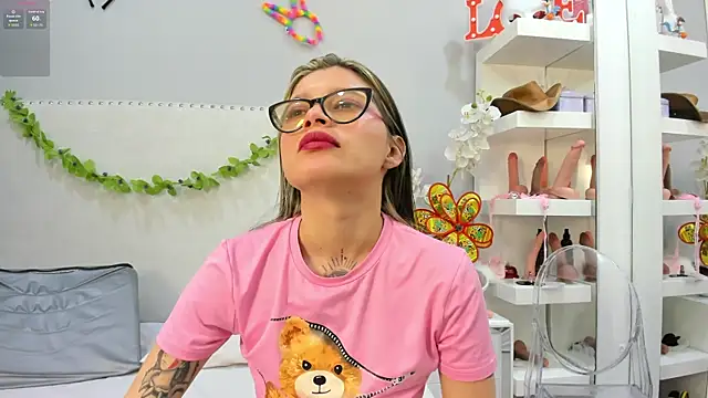 Snapshot of KoraSweett chatting on October 8, 2025, 7:36 pm KoraSweett online show from October 8, 2025, 7:36 pm