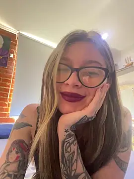 KoraSweett online show from February 17, 2026, 7:33 pm