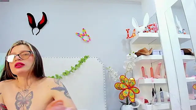 Snapshot of KoraSweett chatting on October 9, 2025, 7:47 pm KoraSweett online show from October 9, 2025, 7:47 pm