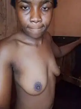 Snapshot of Themberh97 chatting on November 4, 2025, 10:35 pm Themberh97 online show from November 4, 2025, 10:35 pm