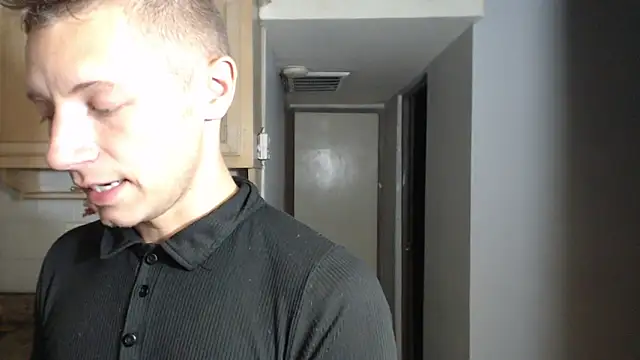 Snapshot of BlondZilla chatting on November 17, 2025, 12:58 am BlondZilla online show from November 17, 2025, 12:58 am