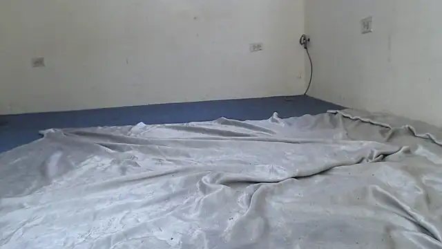 Snapshot of BlondZilla chatting on November 11, 2025, 3:51 pm BlondZilla online show from November 11, 2025, 3:51 pm