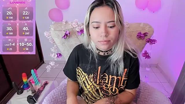 Nataliahenao69 online show from October 30, 2025, 3:31 pm