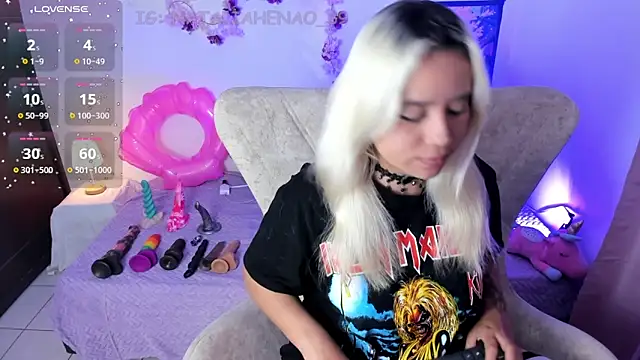 Nataliahenao69 online show from May 7, 2026, 12:15 am