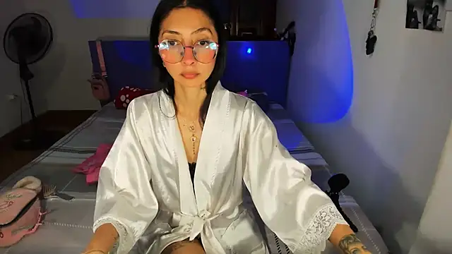 Snapshot of Anais_lux chatting on June 10, 2026, 11:39 pm Anais lux online show from June 10, 2026, 11:39 pm