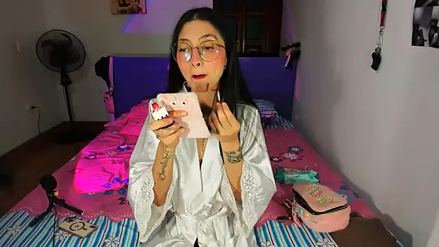 Snapshot of Anais_lux chatting on June 2, 2026, 12:10 am Anais lux online show from June 2, 2026, 12:10 am