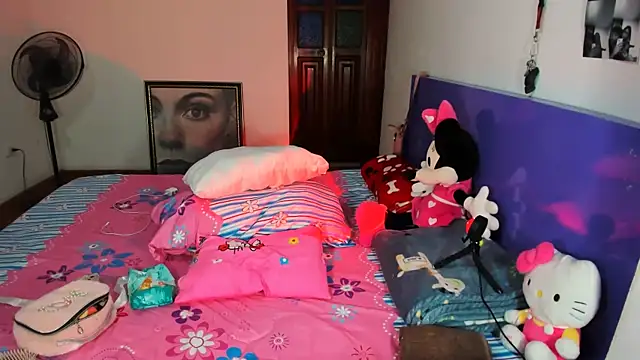 Snapshot of Anais_lux chatting on June 15, 2026, 11:59 pm Anais lux online show from June 15, 2026, 11:59 pm