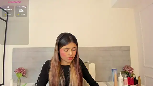 sunnyWhitee online show from April 23, 2026, 7:15 pm