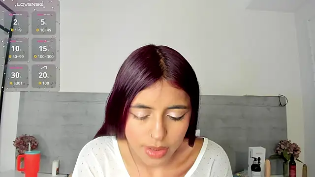 sunnyWhitee online show from June 19, 2026, 7:41 pm