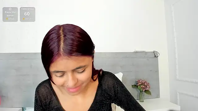 sunnyWhitee online show from June 11, 2026, 7:11 pm