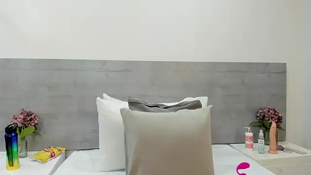 Snapshot of sunnyWhitee chatting on October 28, 2025, 7:13 pm sunnyWhitee online show from October 28, 2025, 7:13 pm