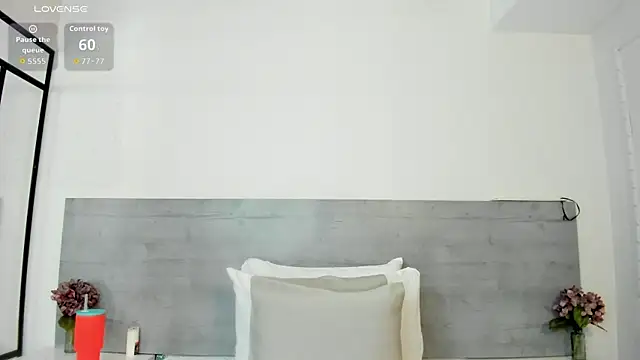 sunnyWhitee online show from June 16, 2026, 7:14 pm