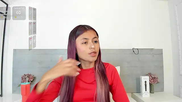 sunnyWhitee online show from June 3, 2026, 7:18 pm