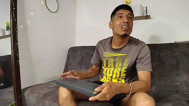 IsaXander743 online show from September 20, 2025, 8:14 pm