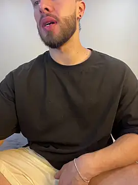 Snapshot of MaxDell chatting on March 25, 2026, 6:18 pm MaxDell online show from March 25, 2026, 6:18 pm