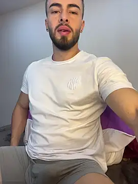 Snapshot of MaxDell chatting on March 5, 2026, 6:48 pm MaxDell online show from March 5, 2026, 6:48 pm