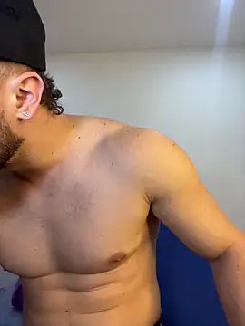 Snapshot of MaxDell chatting on March 21, 2026, 7:07 pm MaxDell online show from March 21, 2026, 7:07 pm