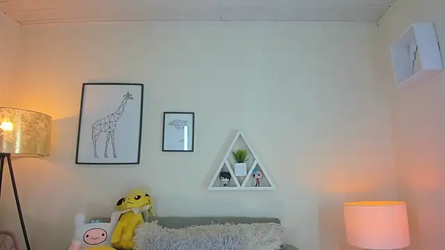 LusyKitty online show from December 15, 2025, 3:29 pm