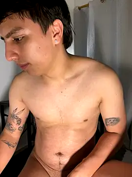 Snapshot of ErosVale chatting on October 29, 2025, 11:47 pm ErosVale online show from October 29, 2025, 11:47 pm