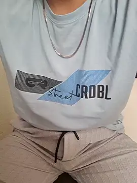 Snapshot of esmerkralkobra chatting on October 28, 2025, 1:21 pm esmerkralkobra online show from October 28, 2025, 1:21 pm