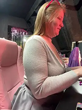 Snapshot of bigb00tycass chatting on December 16, 2025, 7:40 pm bigb00tycass online show from December 16, 2025, 7:40 pm