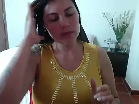 Snapshot of Secret_Bella chatting on October 7, 2025, 11:33 am Secret Bella online show from October 7, 2025, 11:33 am