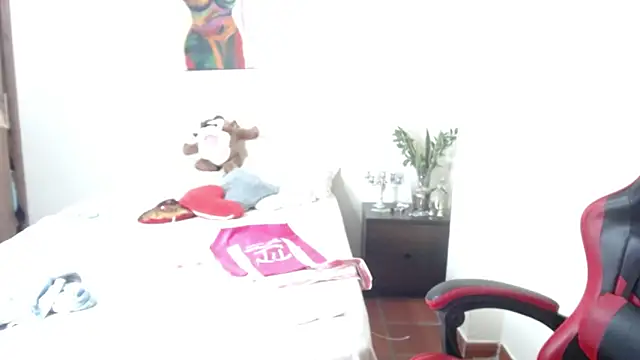 Snapshot of Secret_Bella chatting on November 5, 2025, 12:58 am Secret Bella online show from November 5, 2025, 12:58 am