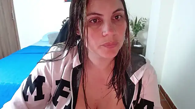 Snapshot of Secret_Bella chatting on November 16, 2025, 11:59 am Secret Bella online show from November 16, 2025, 11:59 am