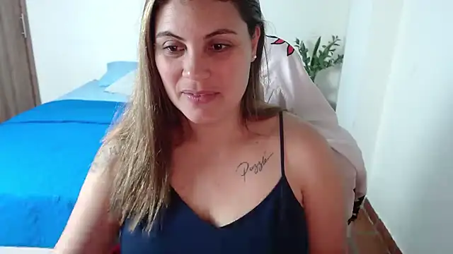 Snapshot of Secret_Bella chatting on November 22, 2025, 1:32 pm Secret Bella online show from November 22, 2025, 1:32 pm