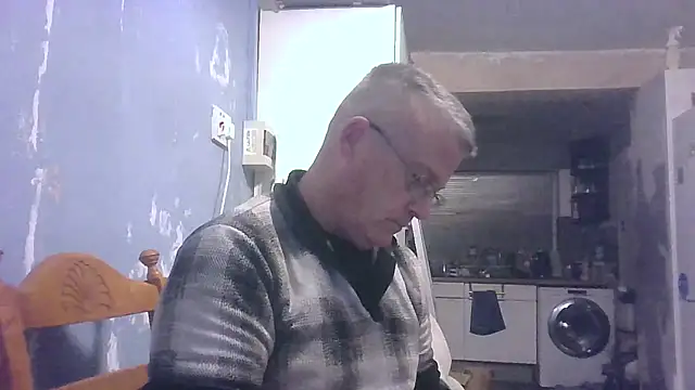 hefin18 online show from December 3, 2025, 9:58 pm