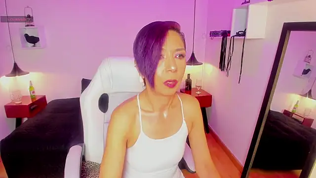 Snapshot of Trinityy__ chatting on August 4, 2026, 6:01 pm Trinityy online show from August 4, 2026, 6:01 pm