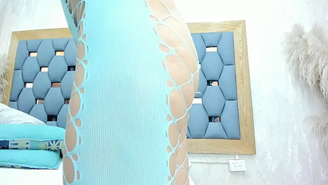 crystal sm online show from November 3, 2025, 3:12 am