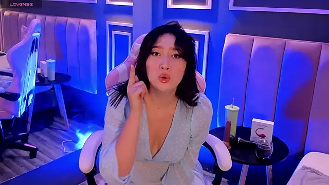 Snapshot of Skyyle_ chatting on May 13, 2026, 12:34 pm Skyyle online show from May 13, 2026, 12:34 pm
