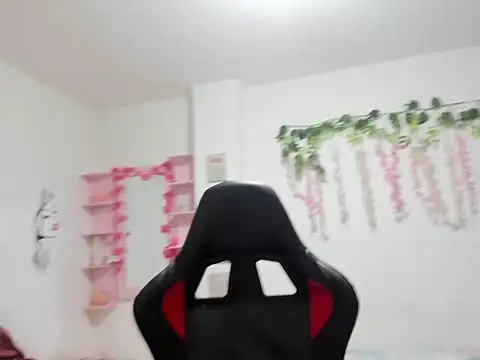 Snapshot of Liana_hot12 chatting on October 19, 2025, 2:53 pm Liana hot12 online show from October 19, 2025, 2:53 pm