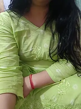 Snapshot of roshni_agrawal0 chatting on June 20, 2026, 7:57 am roshni agrawal0 online show from June 20, 2026, 7:57 am