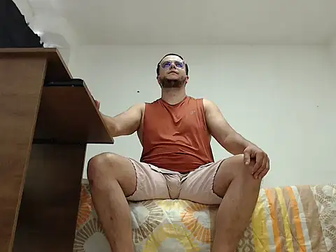 cloudsxxx online show from May 4, 2026, 5:38 pm