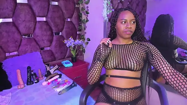 Snapshot of Thiana_Taylor chatting on October 27, 2025, 7:37 pm Thiana Taylor online show from October 27, 2025, 7:37 pm