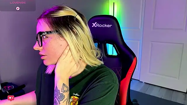 Snapshot of Charlies_world chatting on December 14, 2025, 10:26 pm Charlies world online show from December 14, 2025, 10:26 pm