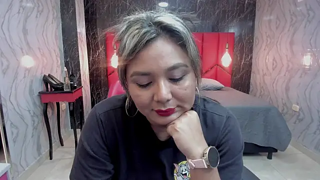 Snapshot of LatinaHoleQueen chatting on June 19, 2026, 3:29 pm LatinaHoleQueen online show from June 19, 2026, 3:29 pm