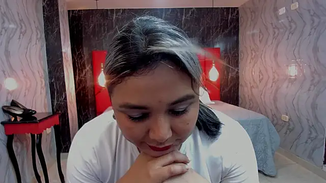 LatinaHoleQueen online show from July 29, 2026, 3:33 pm