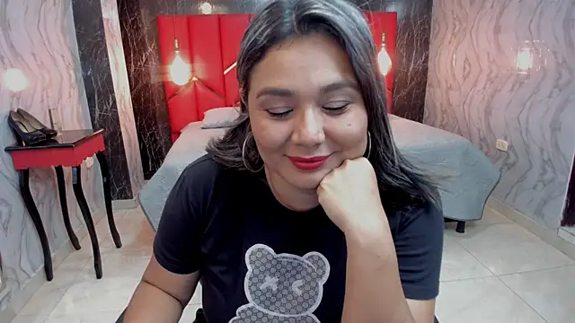 LatinaHoleQueen online show from July 15, 2026, 3:41 pm