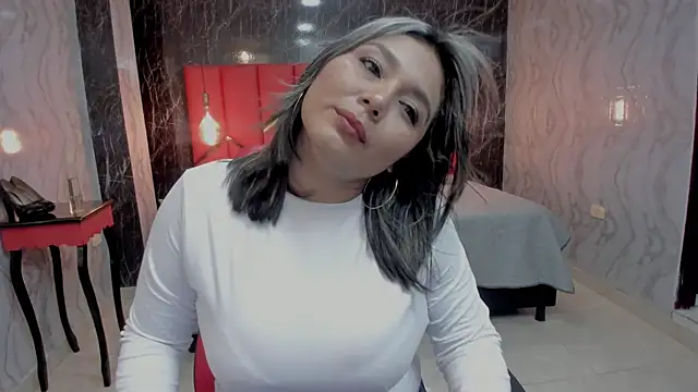 LatinaHoleQueen online show from July 2, 2026, 3:18 pm