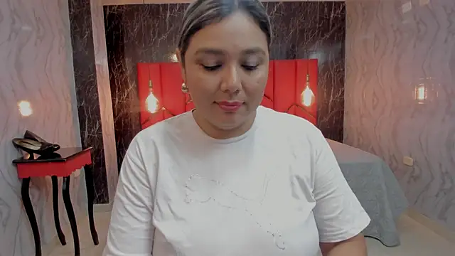 LatinaHoleQueen online show from July 28, 2026, 3:21 pm