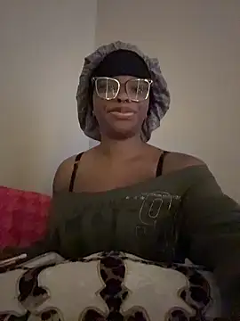 th33h0neyb33 online show from February 7, 2026, 6:49 pm