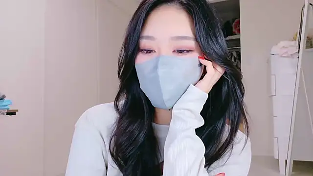 Snapshot of ramuchan_desu chatting on October 19, 2025, 12:57 am ramuchan desu online show from October 19, 2025, 12:57 am