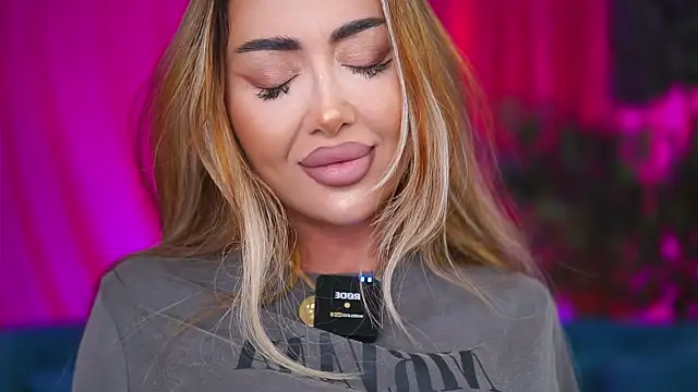 Snapshot of ZennySings chatting on October 3, 2025, 11:34 am ZennySings online show from October 3, 2025, 11:34 am