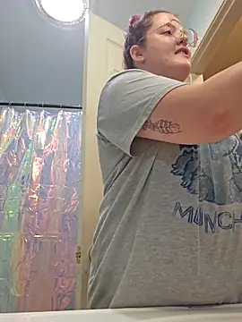 nuttiebuddy1 online show from September 18, 2025, 3:09 am