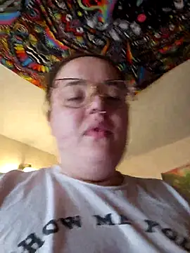 nuttiebuddy1 online show from October 2, 2025, 3:48 pm