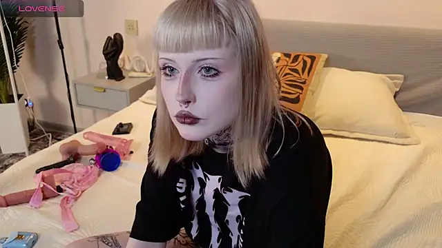 MilkMeSoftly online show from June 25, 2026, 8:19 am