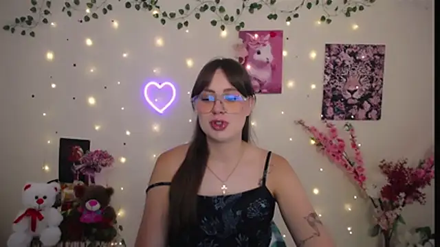 Snapshot of Amanda_Bright_ chatting on July 4, 2026, 7:04 am Amanda Bright online show from July 4, 2026, 7:04 am